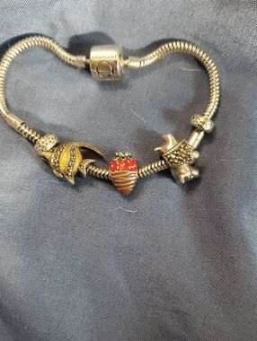 Persona 925 Silver Cham Braclet And Charms